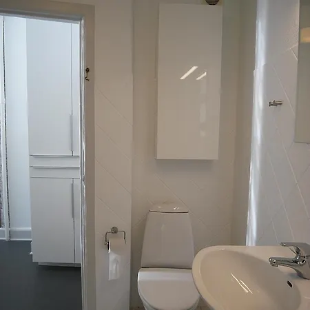 Cozy 2-bedroom In The Heart Of Apartment *